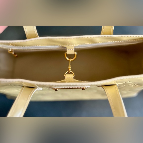 Louis Vuitton Wilshire PM Handbag Monogram Vernis Leather Yellow 3206456 - Picture 14 of 16